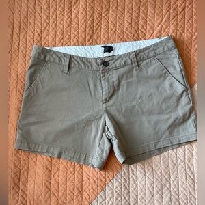 Volcom Frankie khaki shorts, size 28